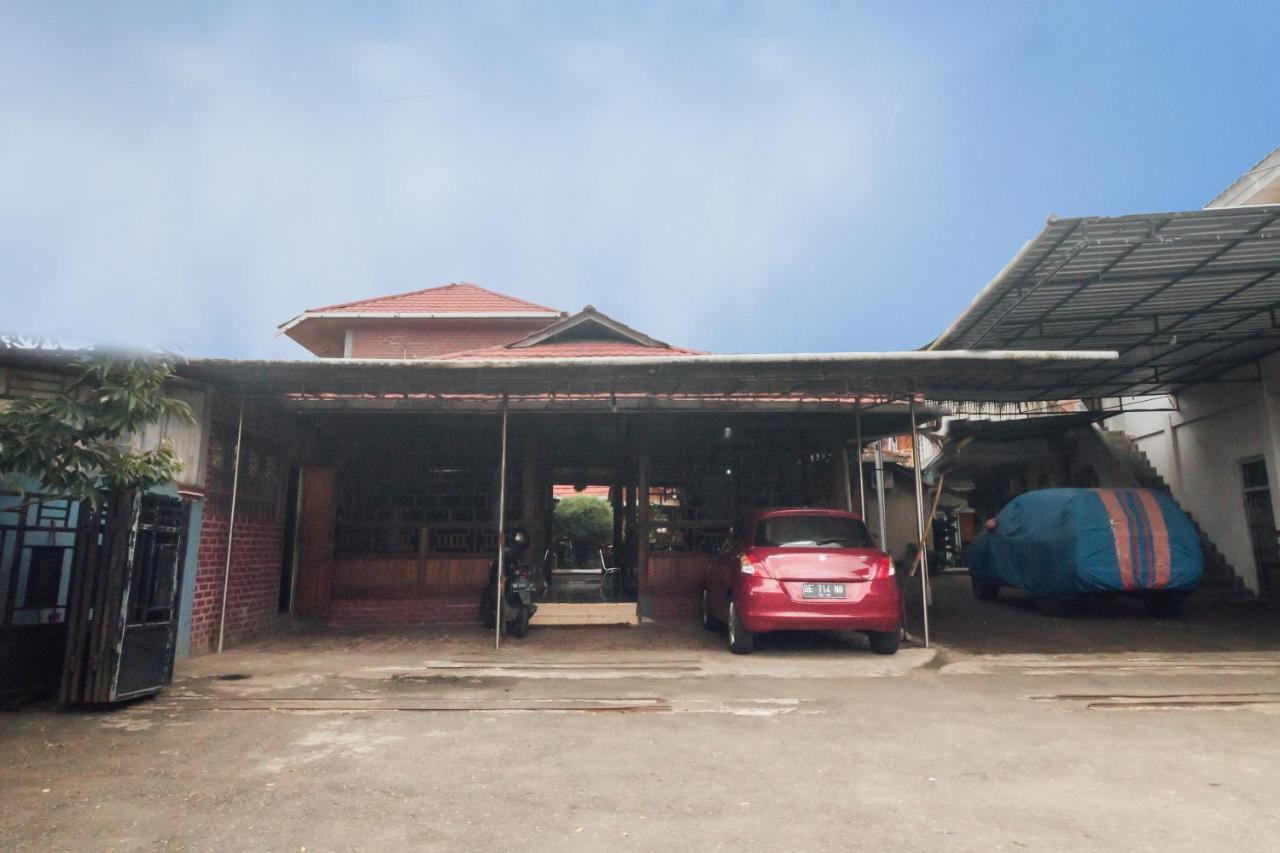Vaccinated Staff - Oyo 1300 Crecia Guest House Hatu Екстер'єр фото