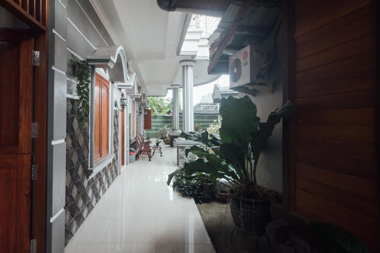 Vaccinated Staff - Oyo 1300 Crecia Guest House Hatu Екстер'єр фото