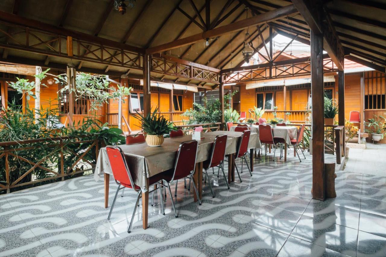 Vaccinated Staff - Oyo 1300 Crecia Guest House Hatu Екстер'єр фото