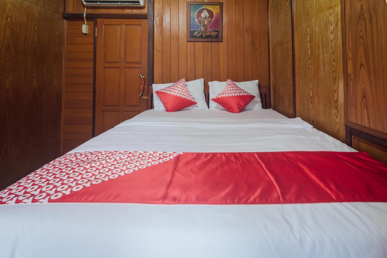 Vaccinated Staff - Oyo 1300 Crecia Guest House Hatu Екстер'єр фото