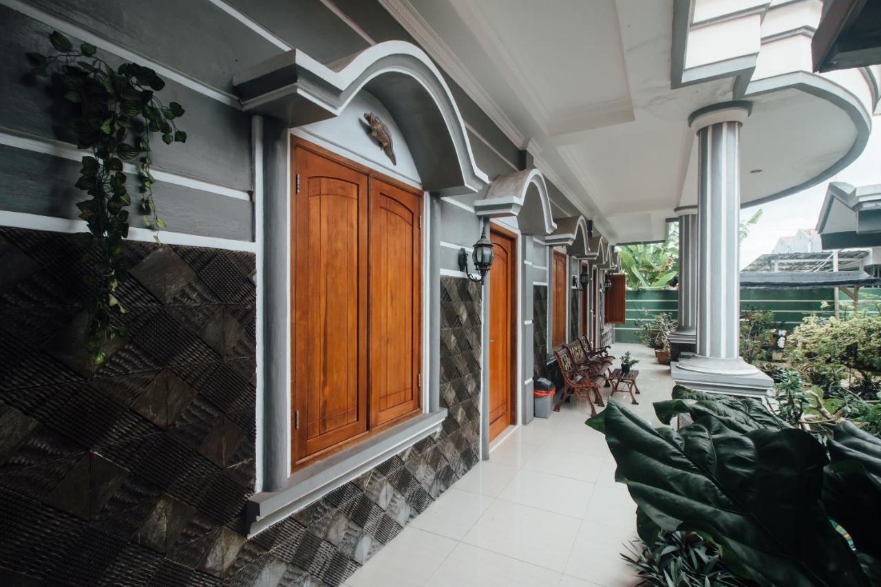 Vaccinated Staff - Oyo 1300 Crecia Guest House Hatu Екстер'єр фото